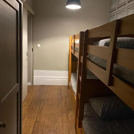 Room In Guest Room - Yellow House - Family Bedroom 2 Bunk Beds And Double Bed Porto Penzion *