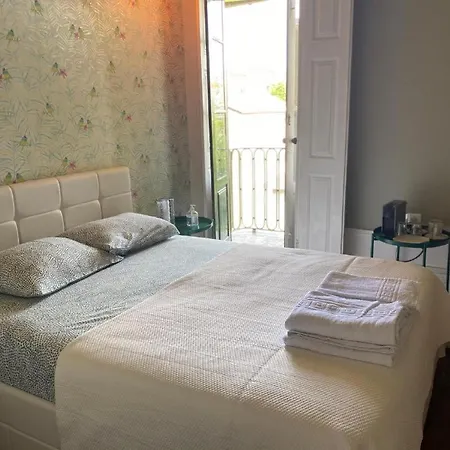 Room In Guest Room - Yellow House - Family Bedroom 2 Bunk Beds And Double Bed Porto *