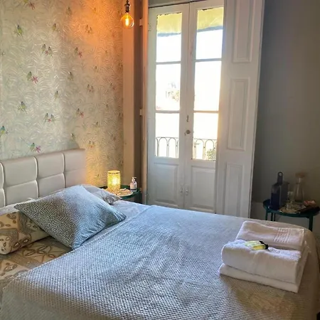 Penzion Room In Guest Room - Yellow House - Family Bedroom 2 Bunk Beds And Double Bed Porto *