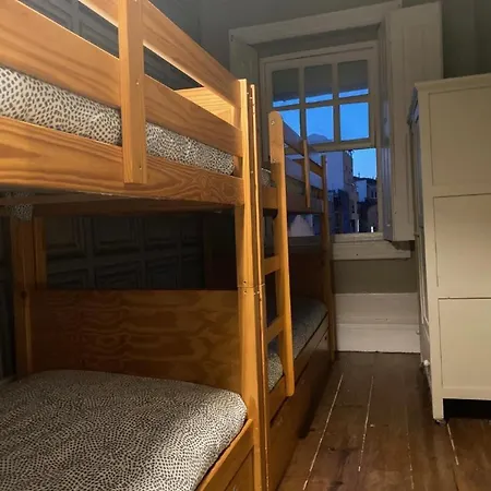 Room In Guest Room - Yellow House - Family Bedroom 2 Bunk Beds And Double Bed Porto Penzion *