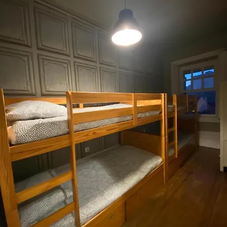 Penzion Room In Guest Room - Yellow House - Family Bedroom 2 Bunk Beds And Double Bed Porto