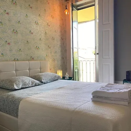 Room In Guest Room - Yellow House - Family Bedroom 2 Bunk Beds And Double Bed Porto Porto