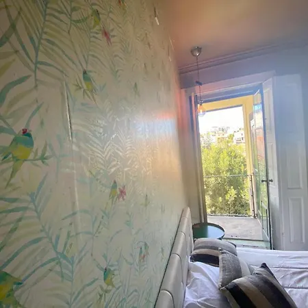 Penzion Room In Guest Room - Yellow House - Family Bedroom 2 Bunk Beds And Double Bed Porto